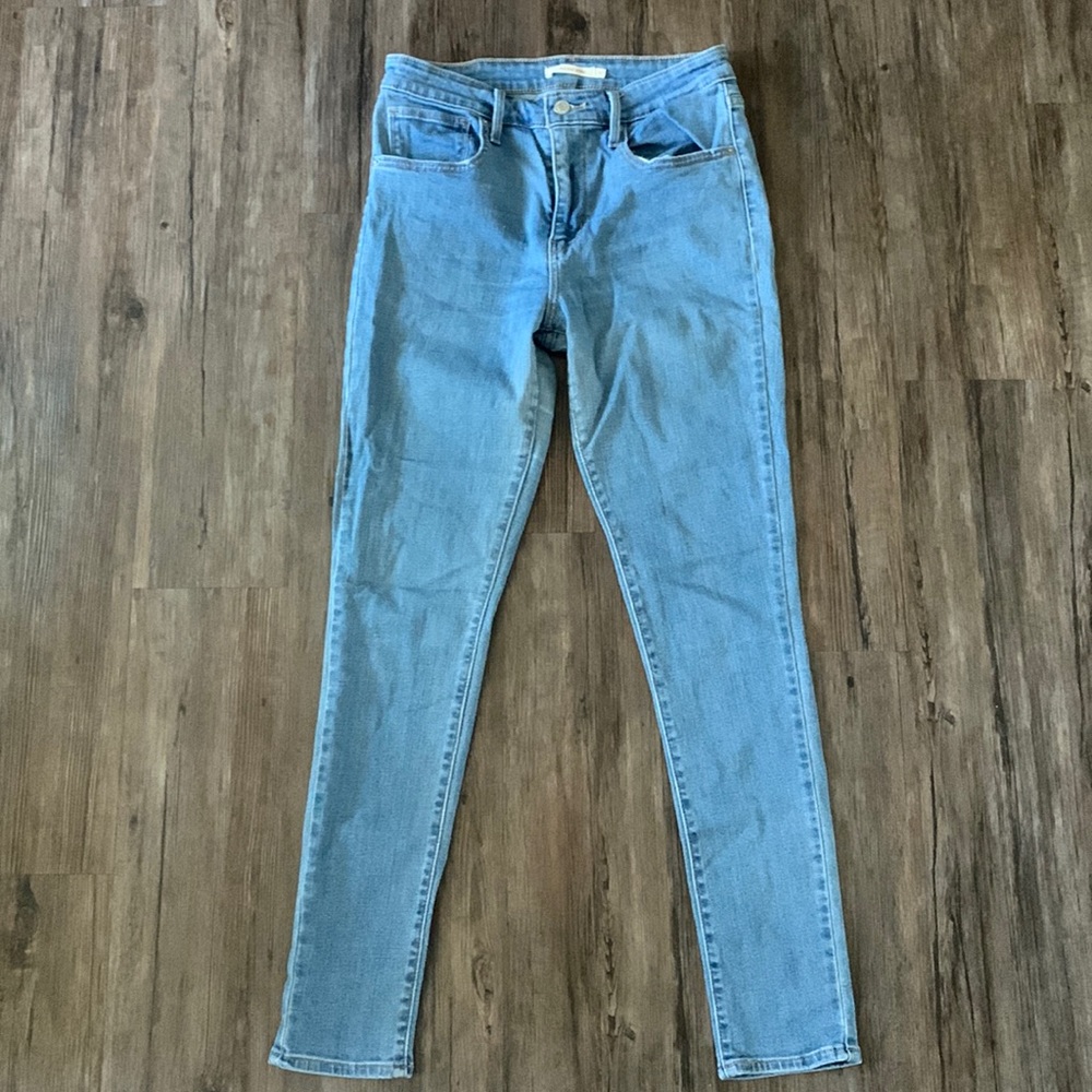 Women Levi’s Jeans size 30